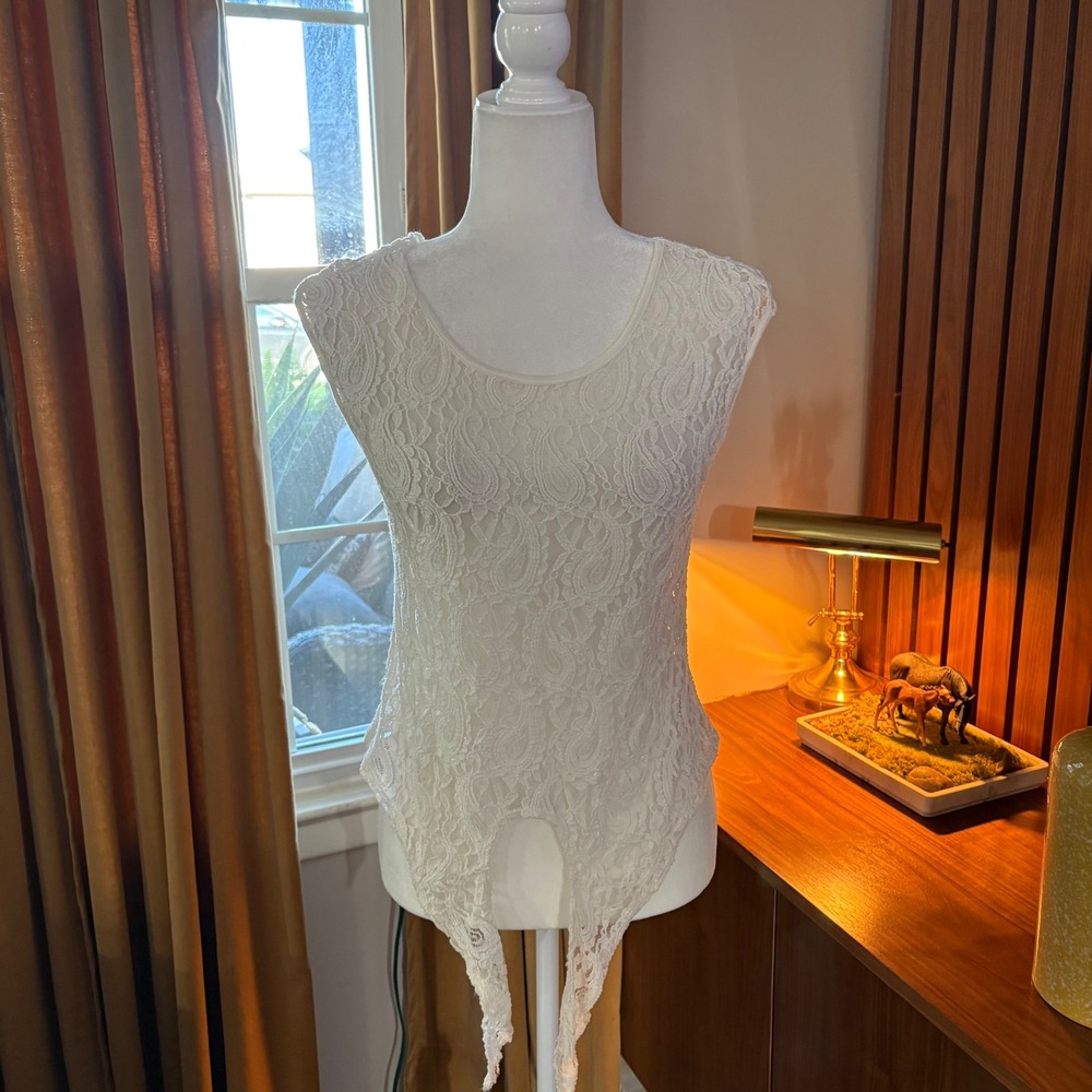 Cattiva USA Womens Ivory Lace Crochet Sleeveless Top Sharkbite Hem Small